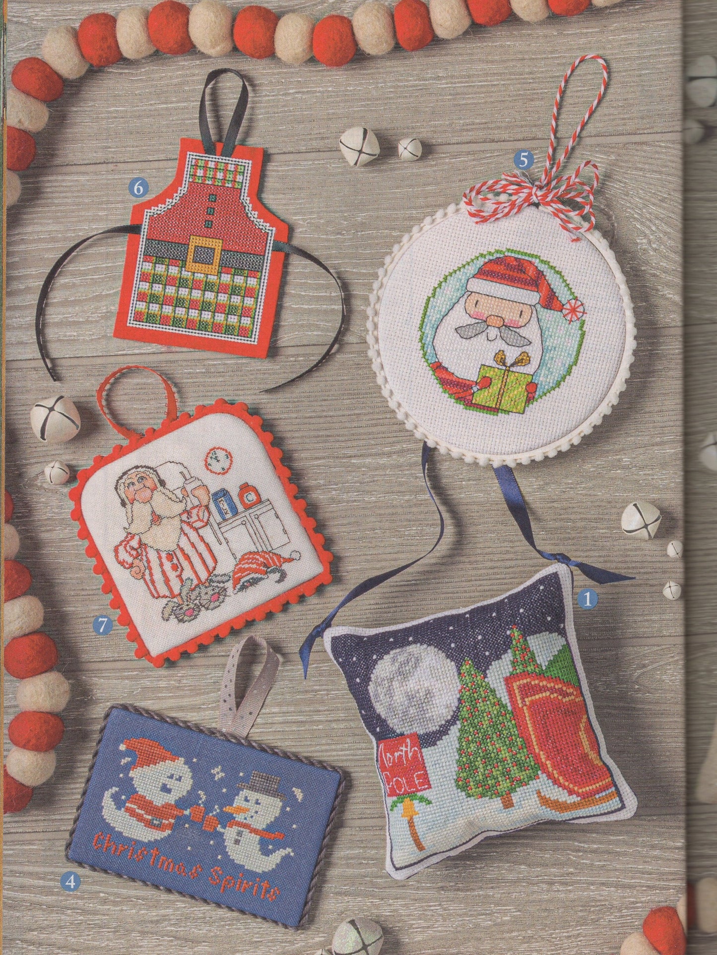 Just Cross Stitch, Volume 40, Number 6, Christmas 2022