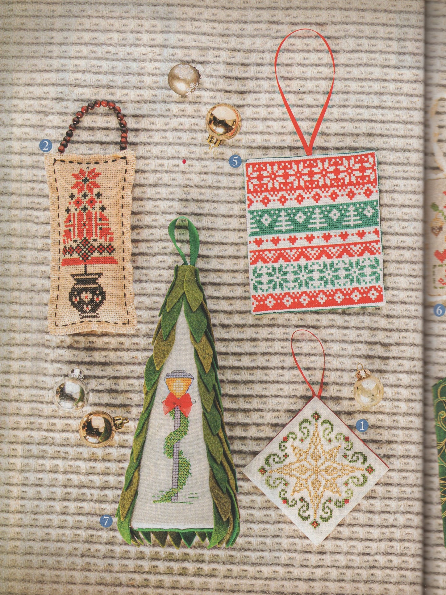 Just Cross Stitch, Volume 40, Number 6, Christmas 2022