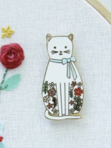 White Floral Cat needle minder