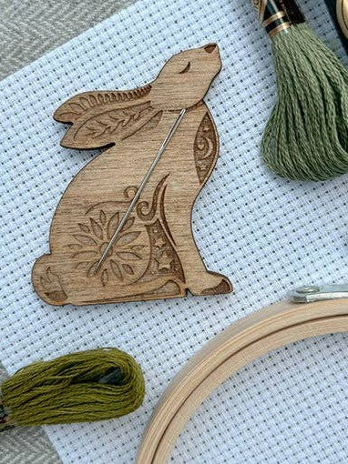 stargazing hare needle minder
